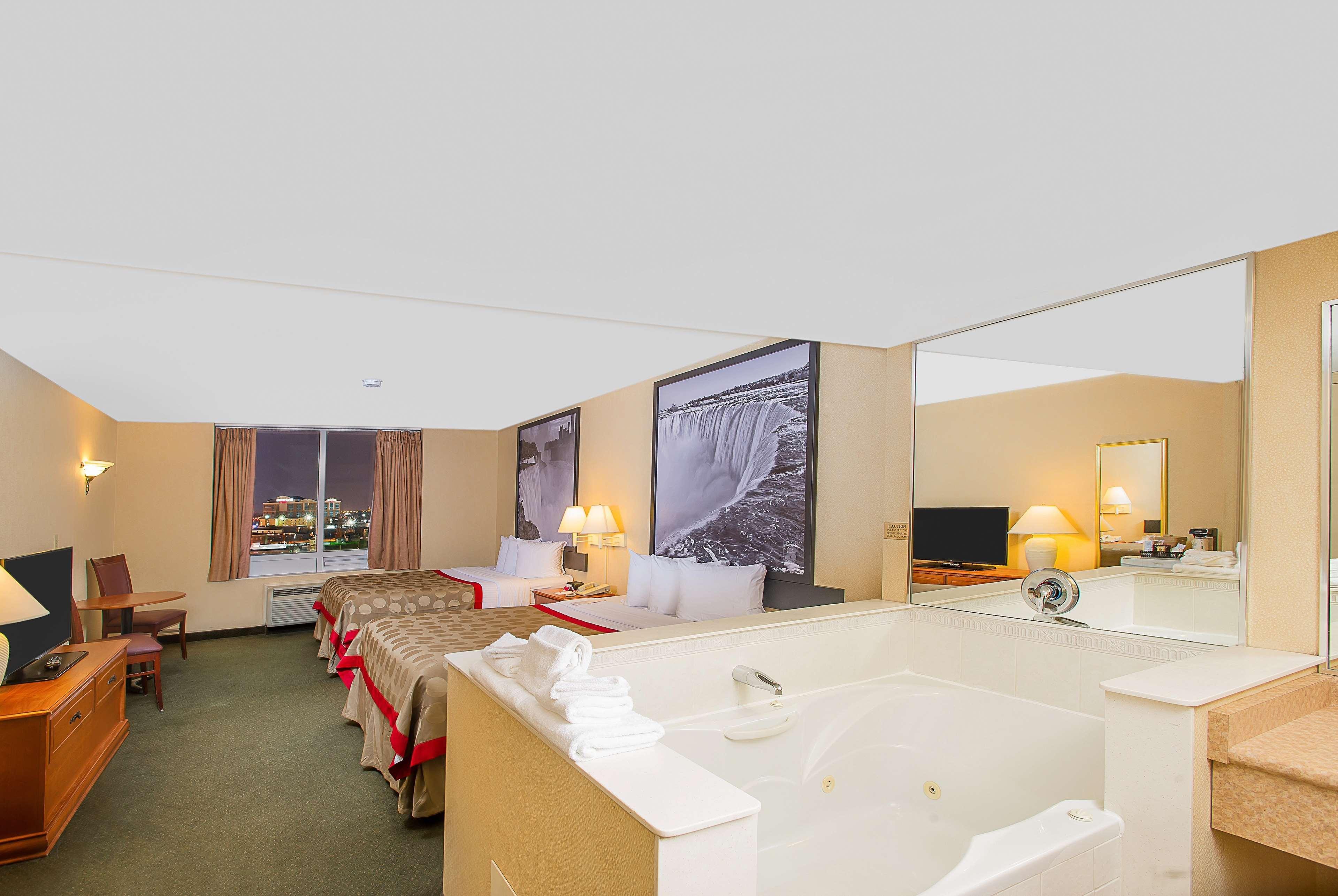 Ramada By Wyndham Niagara Falls Near The Falls Exteriér fotografie