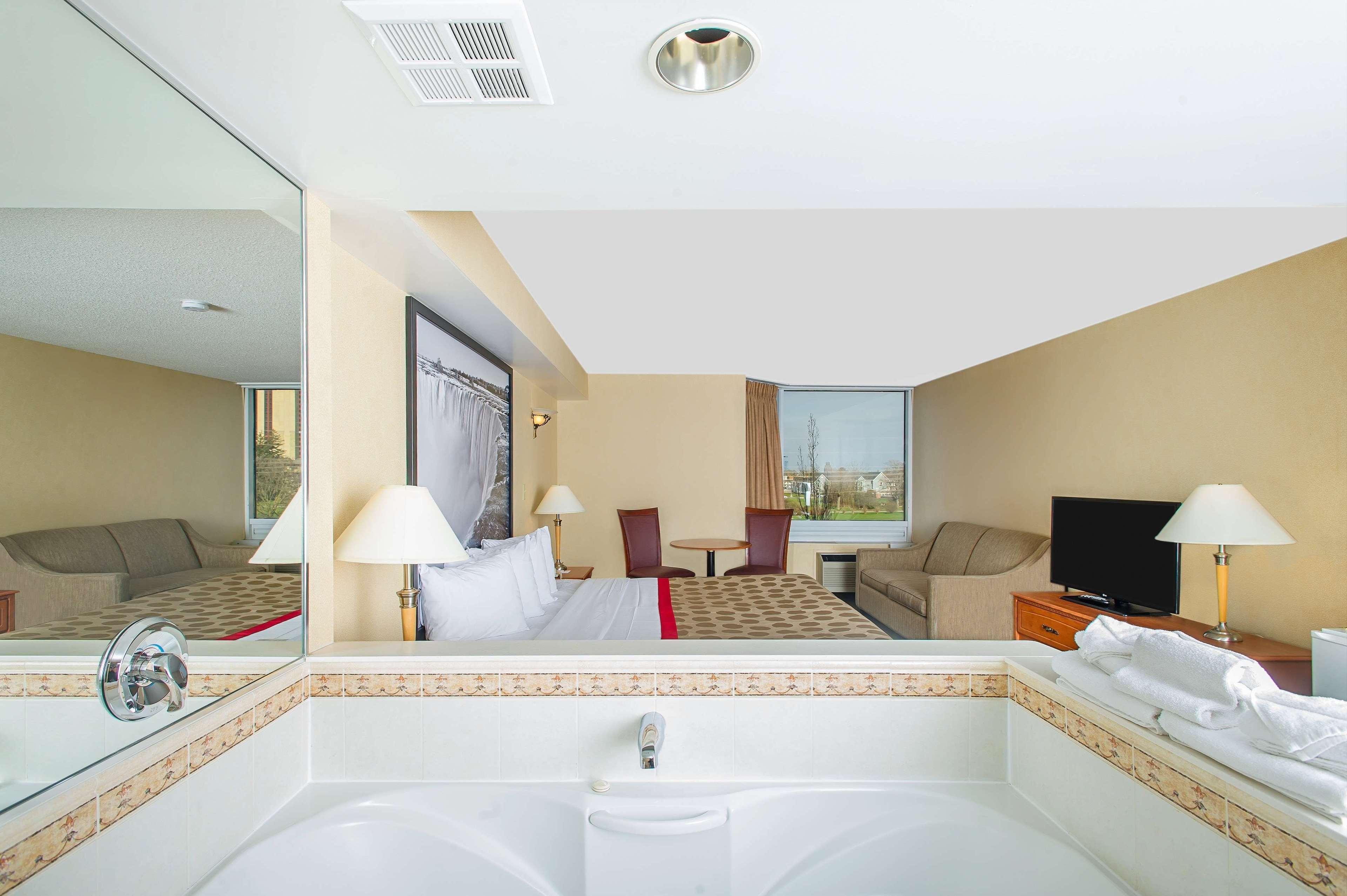 Ramada By Wyndham Niagara Falls Near The Falls Exteriér fotografie