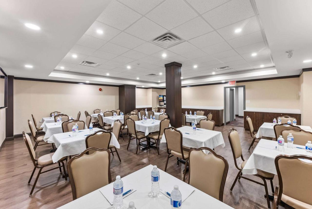 Ramada By Wyndham Niagara Falls Near The Falls Exteriér fotografie