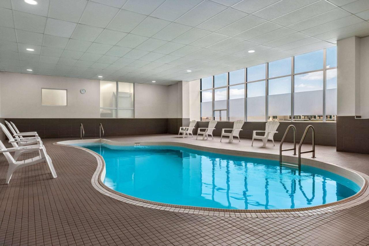 Ramada By Wyndham Niagara Falls Near The Falls Exteriér fotografie